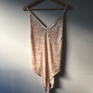 ✨3 for $25✨ cross back velvet bodysuit